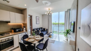 STAY BY LATINEM Luxury 1BR plus study Holiday Home CV B112 near Burj Khalifa